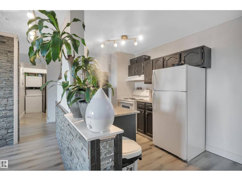 #802 10145 109 ST NW — photo 10 of 40