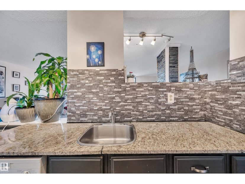 #802 10145 109 ST NW — photo 9 of 40
