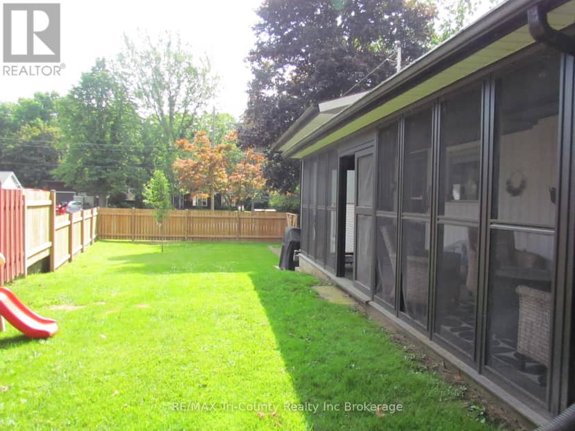 30 Fairfield Crescent — photo 12 of 27