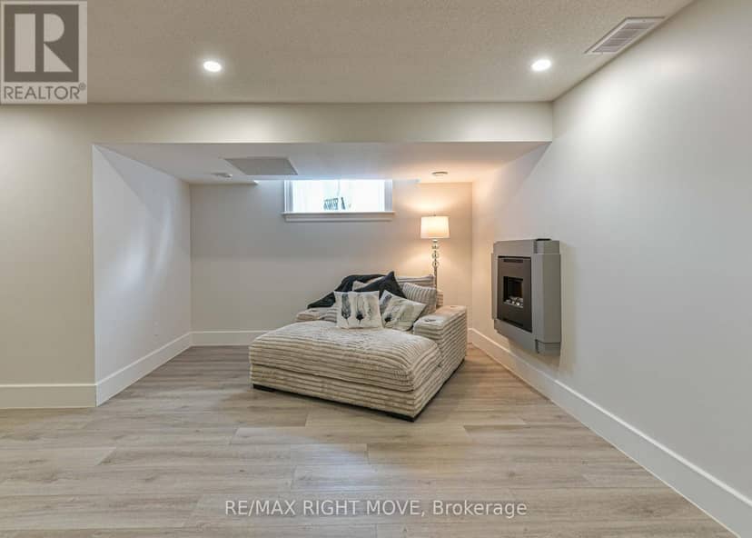 1043 Hurlwood Lane — photo 31 of 40