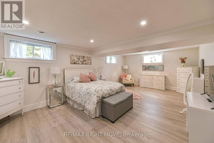 1043 Hurlwood Lane — photo 34 of 40