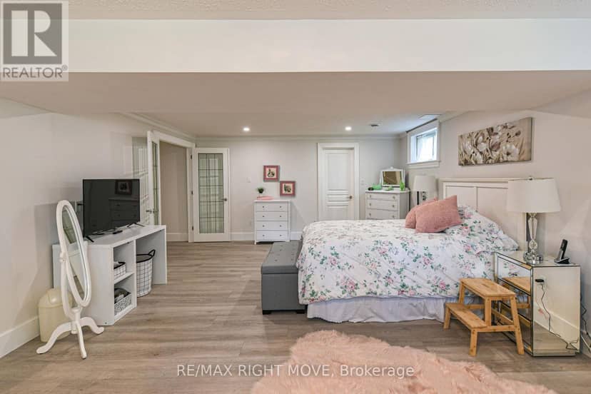 1043 Hurlwood Lane — photo 35 of 40