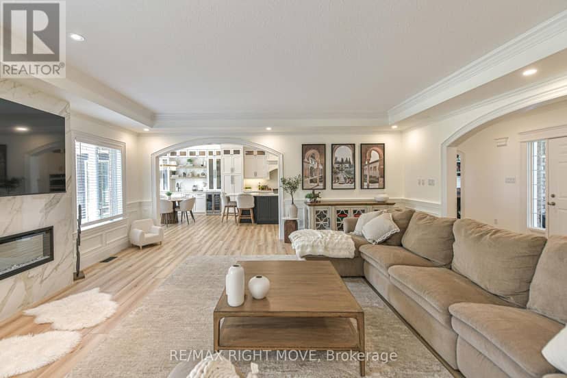 1043 Hurlwood Lane — photo 9 of 40