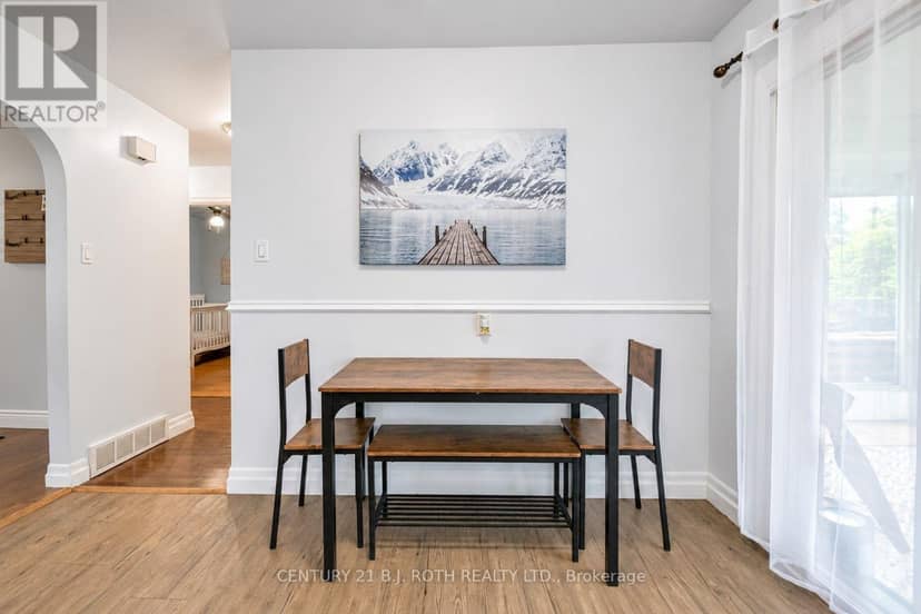 5 East Gate, Barrie, photo 7