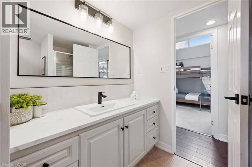260 SHELDON Avenue N Unit# PH2 — photo 18 of 40