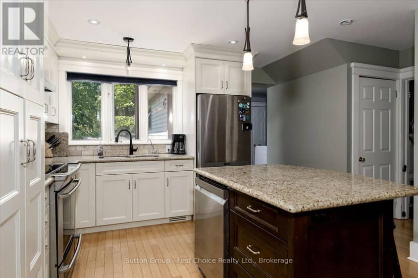 409 Mornington Street — photo 11 of 40