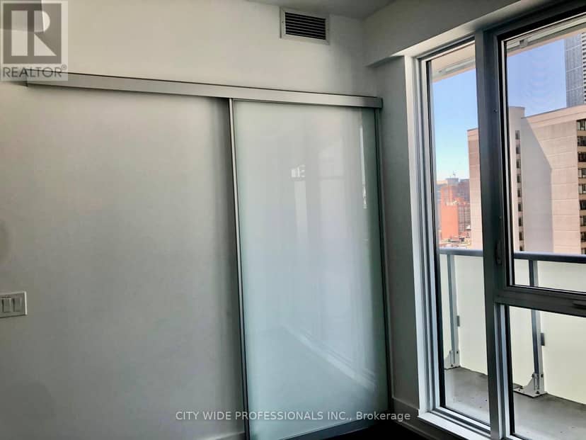 1404 - 403 Church Street — photo 13 of 25