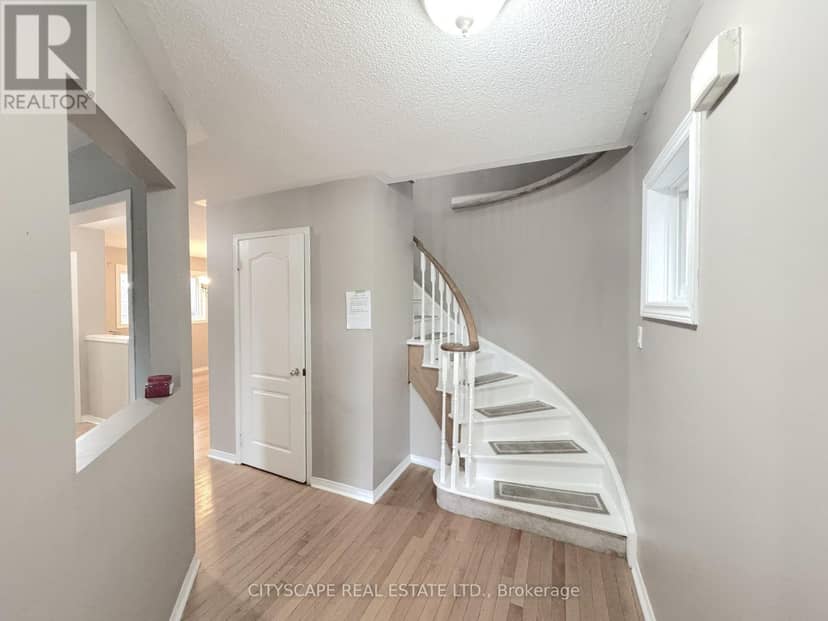 8 Safari Court — photo 19 of 40