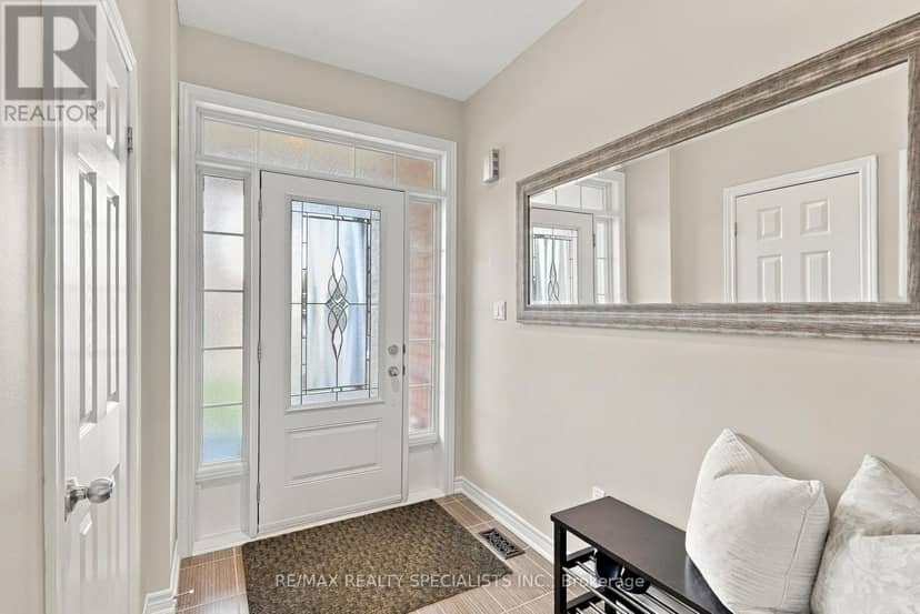 766 Sugden Terrace, Milton, photo 2