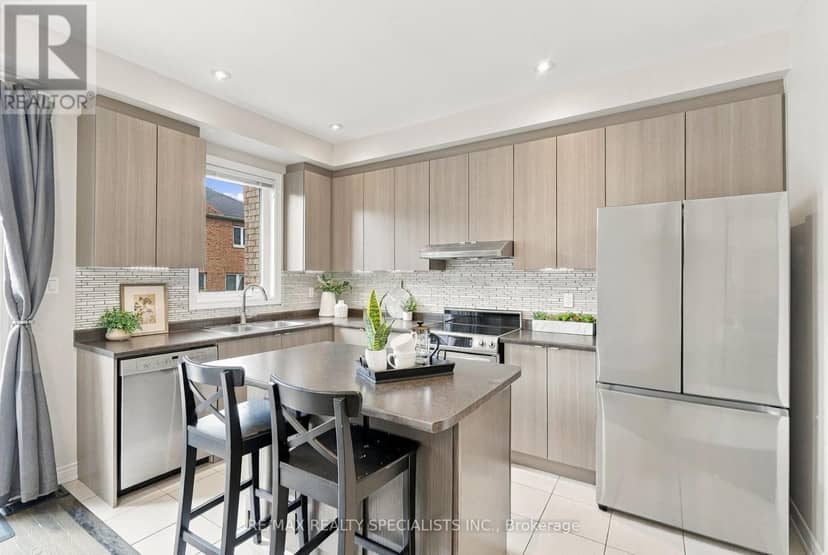 766 Sugden Terrace, Milton, photo 5