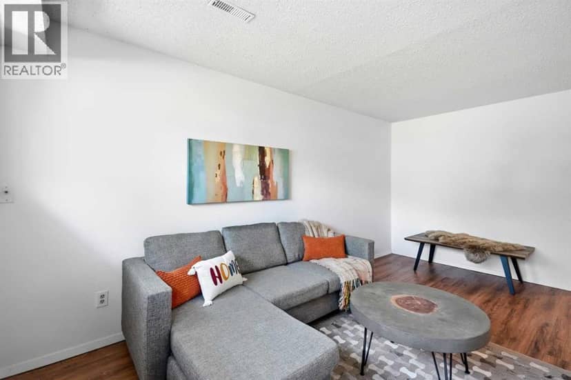 2333 16 Street SE — photo 18 of 40