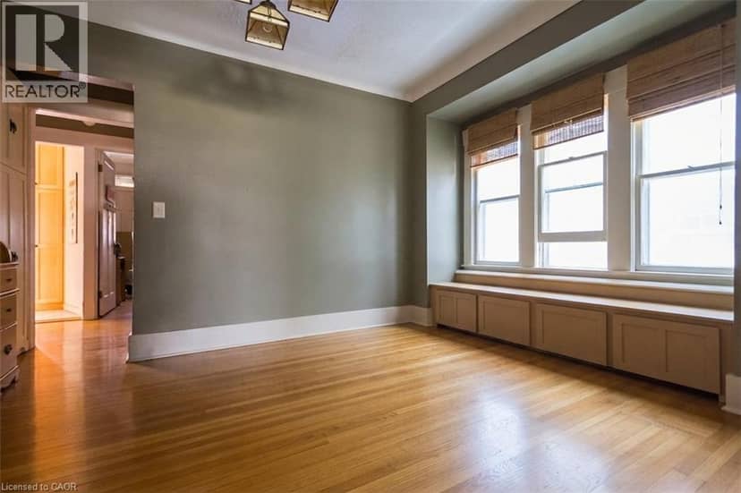 121 EASTBOURNE Avenue — photo 13 of 40