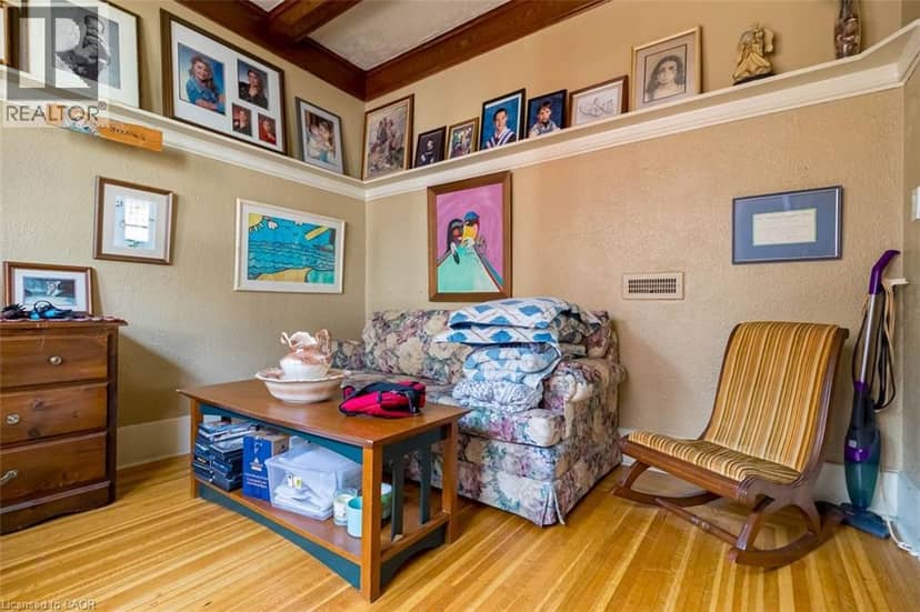 121 EASTBOURNE Avenue — photo 16 of 40