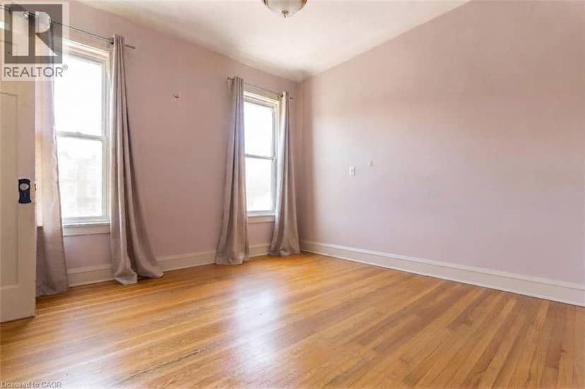 121 EASTBOURNE Avenue — photo 17 of 40