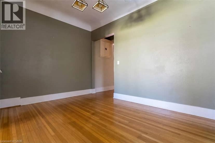 121 EASTBOURNE Avenue — photo 12 of 40