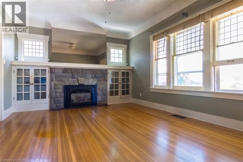 121 EASTBOURNE Avenue — photo 7 of 40