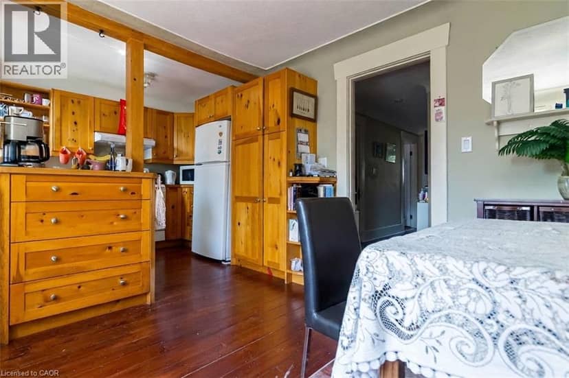 121 EASTBOURNE Avenue — photo 33 of 40