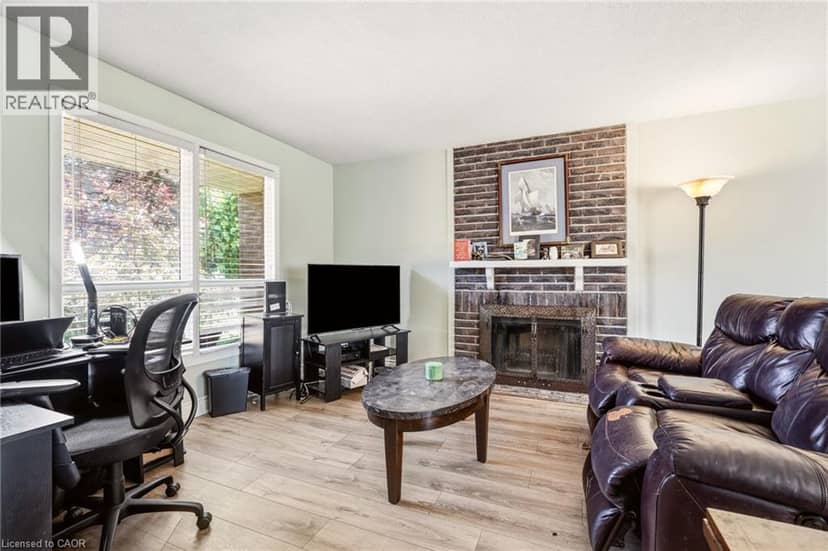 4 EILEEN Street — photo 8 of 36