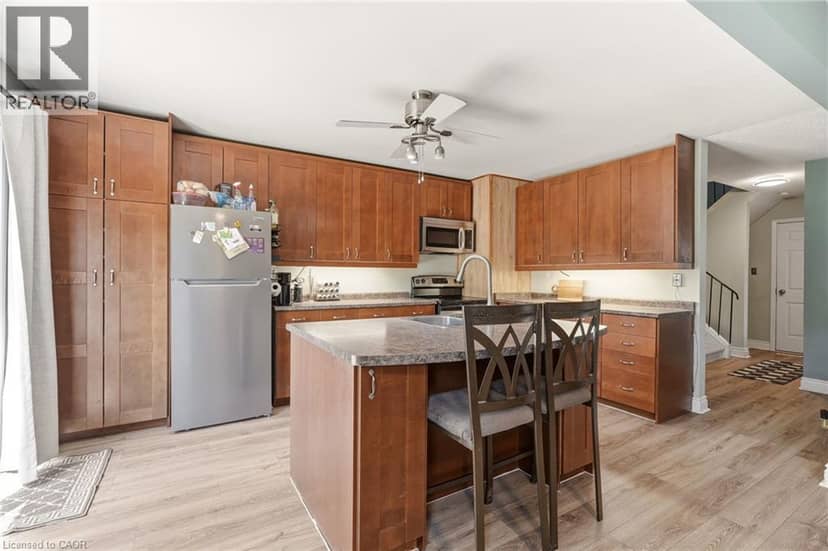 4 EILEEN Street — photo 16 of 36