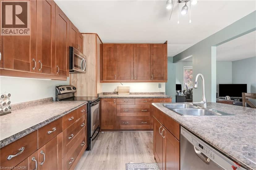 4 EILEEN Street — photo 18 of 36