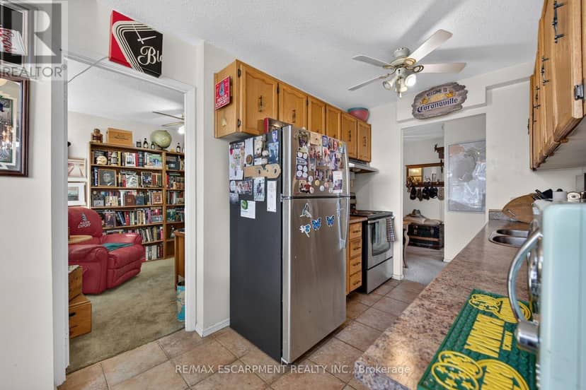 1203 - 75 Queen Street N — photo 14 of 40