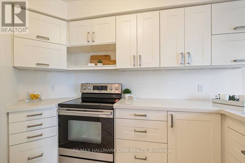 407 - 140 Dunlop Street E — photo 10 of 33