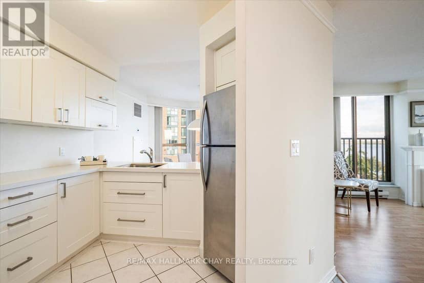 407 - 140 Dunlop Street E — photo 8 of 33