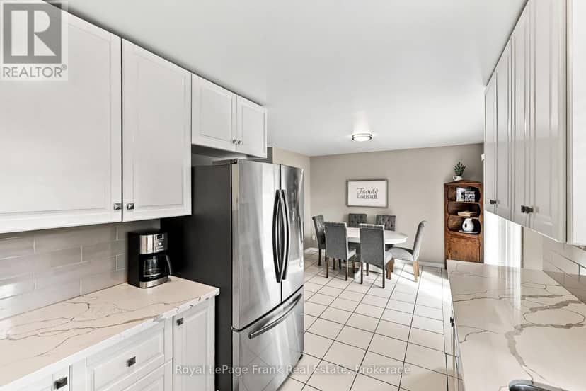 15 Sprucewood Crescent — photo 15 of 40