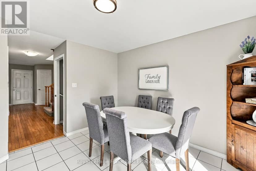 15 Sprucewood Crescent — photo 17 of 40