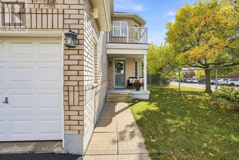15 Sprucewood Crescent — photo 3 of 40