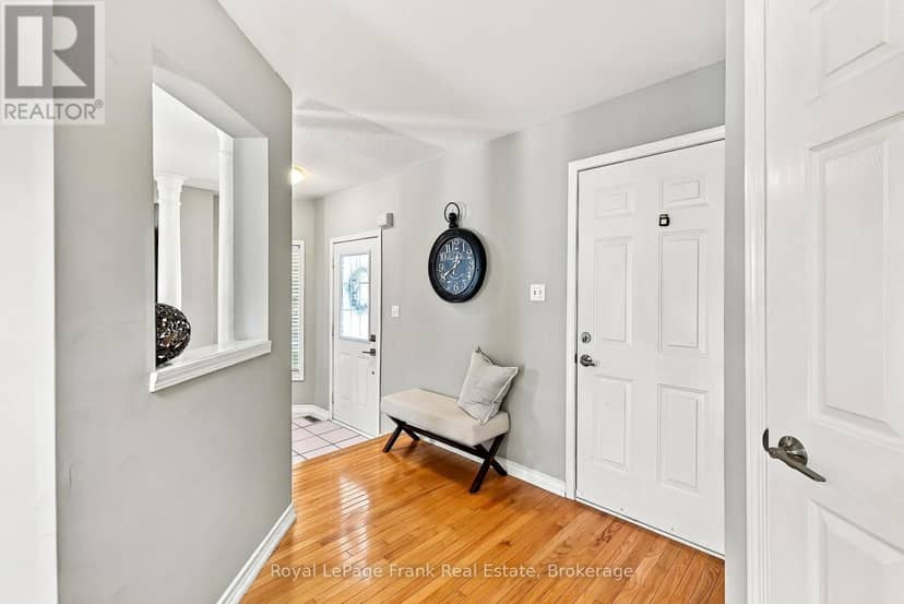 15 Sprucewood Crescent — photo 7 of 40