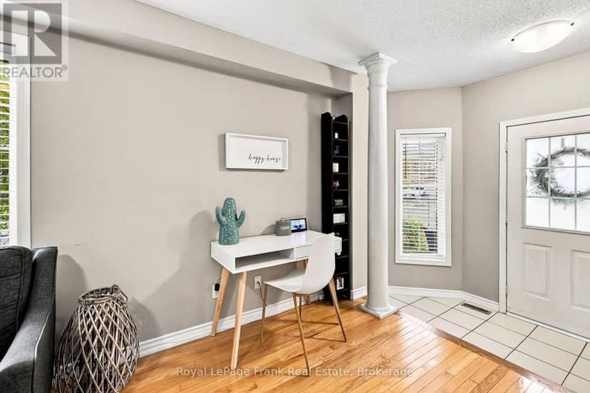 15 Sprucewood Crescent — photo 8 of 40