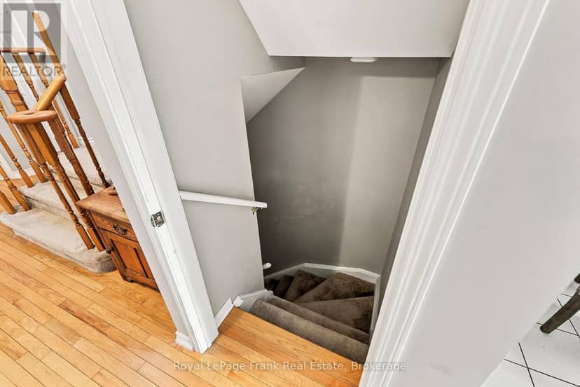 15 Sprucewood Crescent — photo 32 of 40