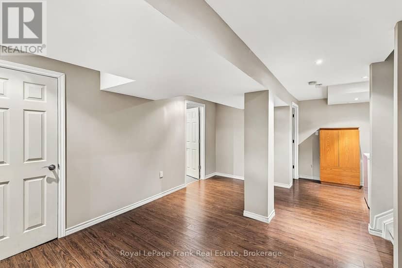 15 Sprucewood Crescent — photo 35 of 40