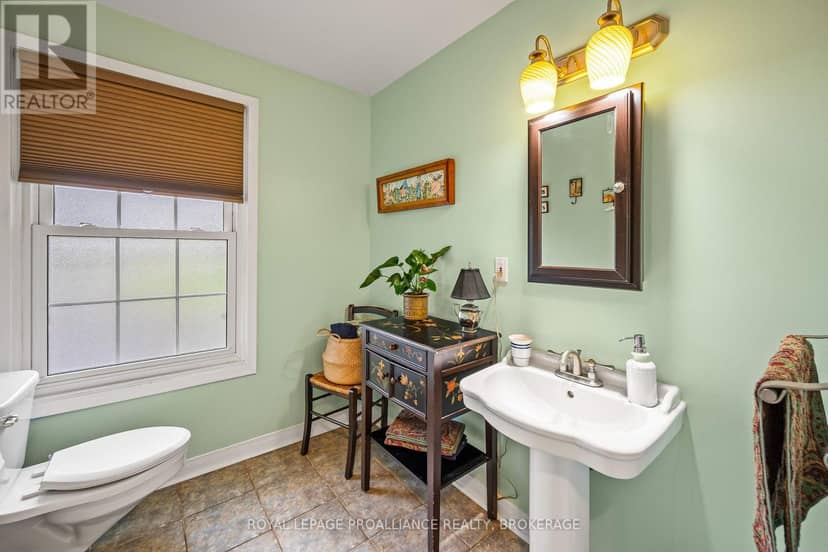 34 Cambridge Crescent — photo 18 of 40