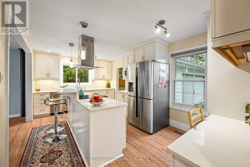 34 Cambridge Crescent — photo 13 of 40