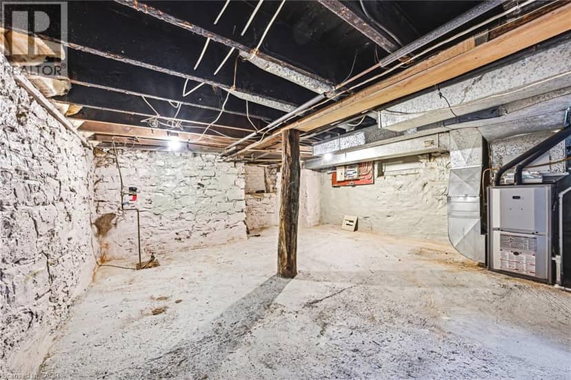 116 CATHARINE Street S — photo 12 of 17