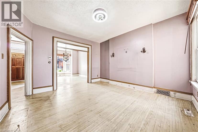 116 CATHARINE Street S — photo 4 of 17