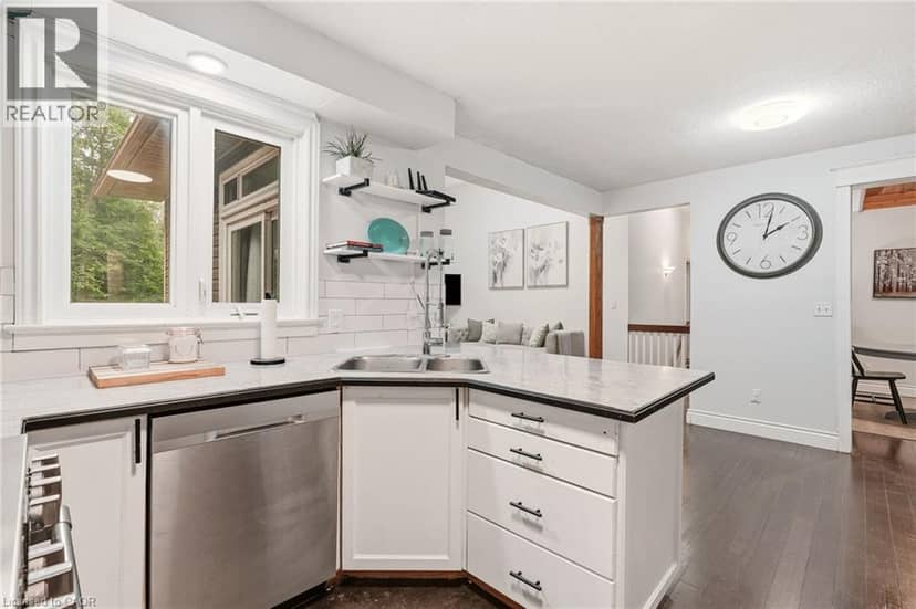 318 10TH CONCESSION Road E — photo 9 of 40