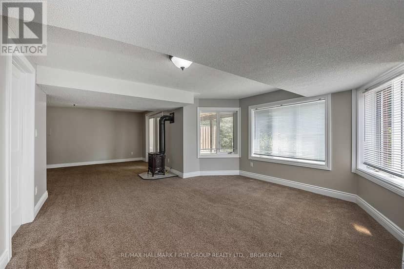 272 Friarhill Crescent — photo 34 of 40
