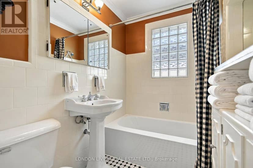 69 Logan Avenue — photo 24 of 40