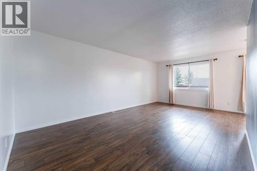 2906 Doverville Crescent SE — photo 10 of 40