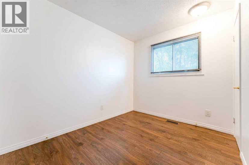 2906 Doverville Crescent SE — photo 17 of 40