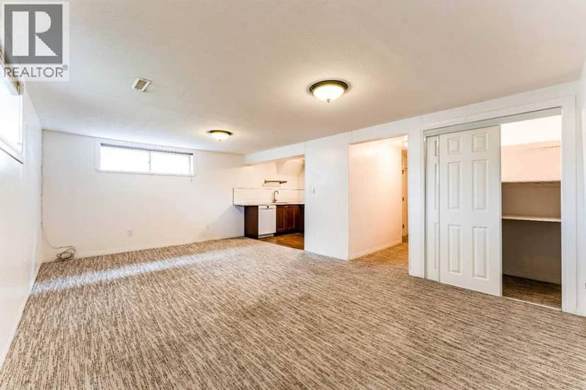 2906 Doverville Crescent SE — photo 21 of 40
