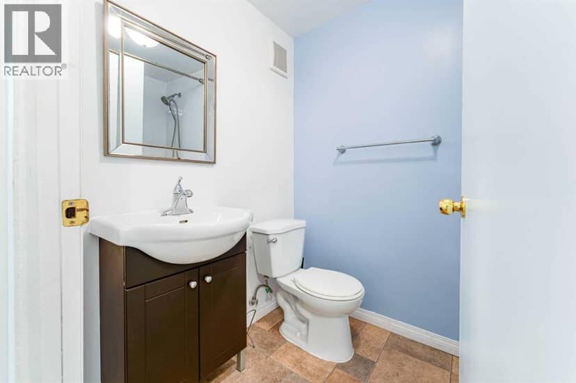 2906 Doverville Crescent SE — photo 31 of 40