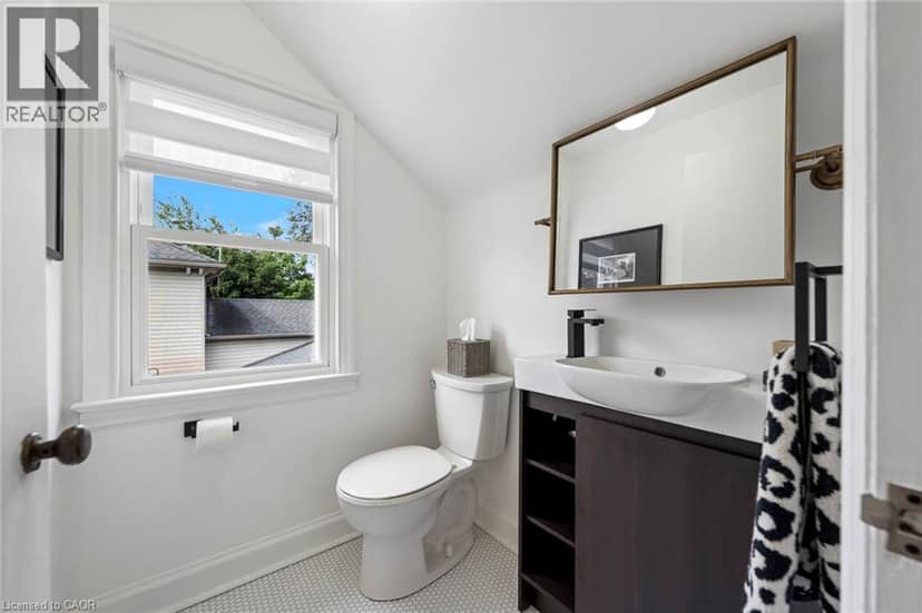 25 MCCALL Street — photo 8 of 29