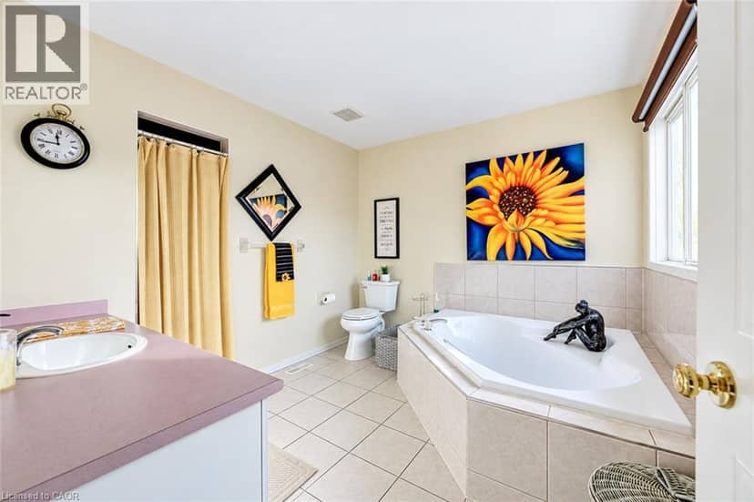 11 PEREGRINE Crescent — photo 26 of 38