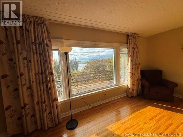 44 Fallsview Avenue — photo 14 of 36