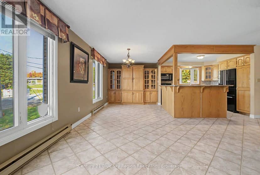 1550 Chapais Street — photo 12 of 40