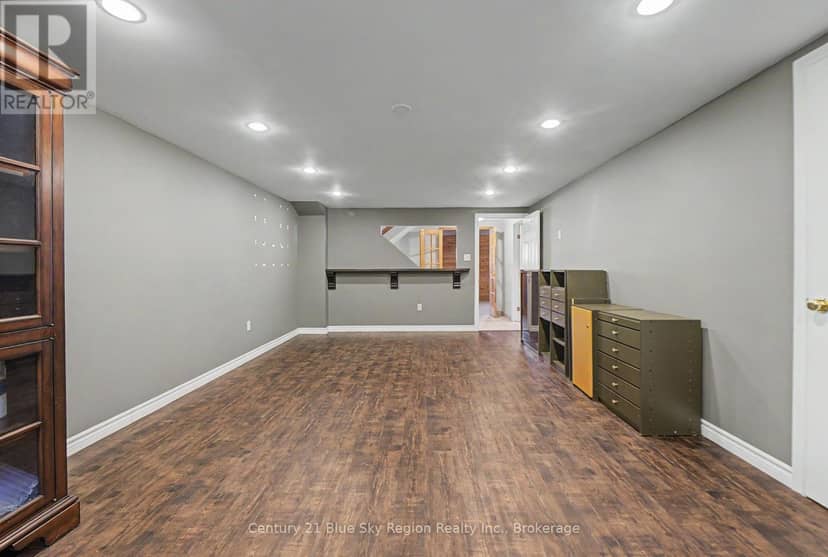 1550 Chapais Street — photo 33 of 40